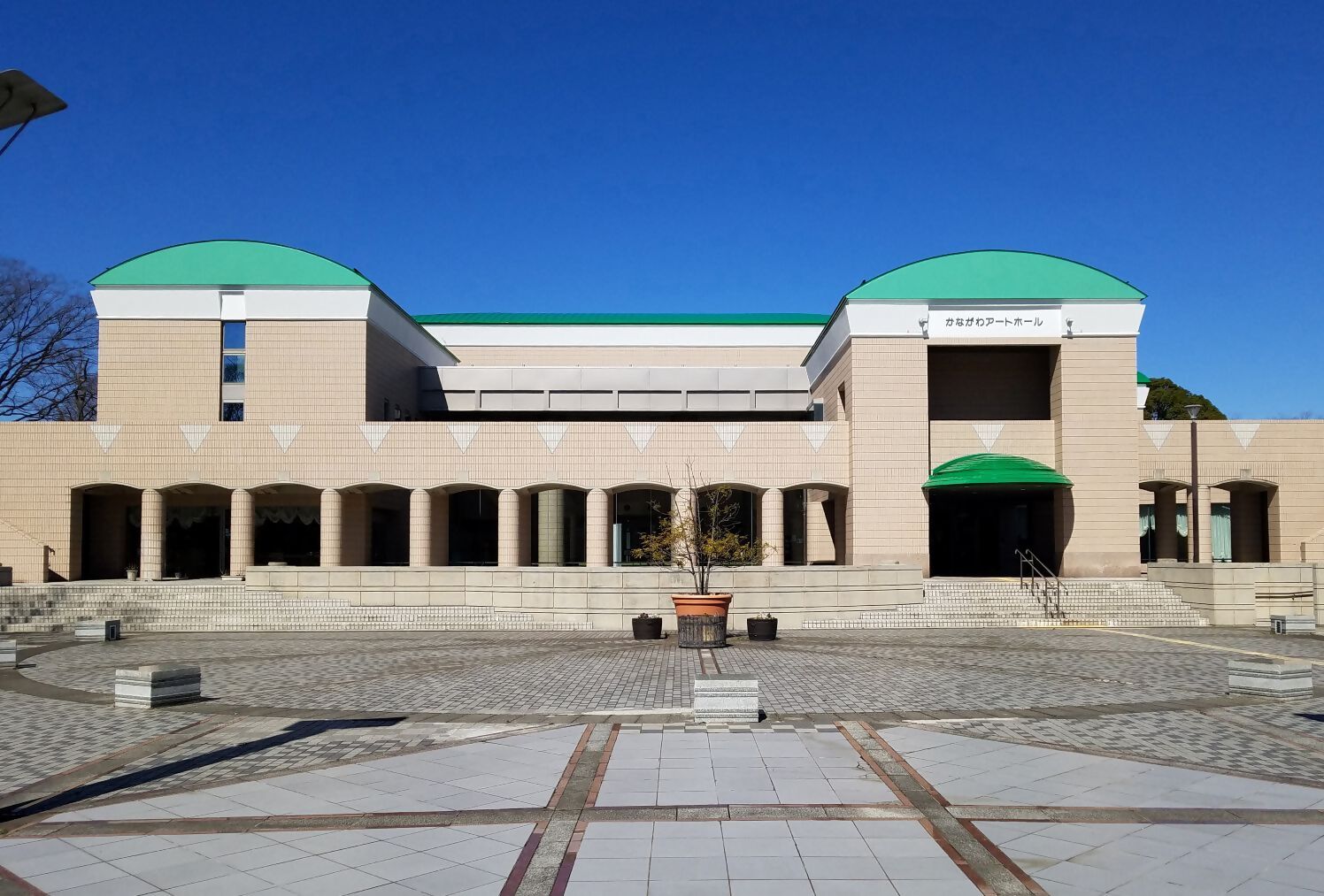 かながわアートホール　概観写真